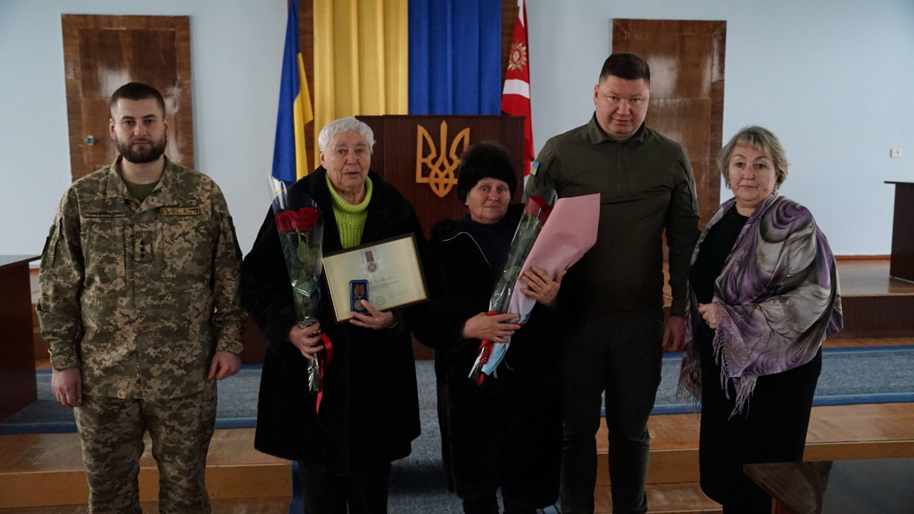 Державні нагороди військовим та рідним загиблих захисників передали на Кіровоградщині