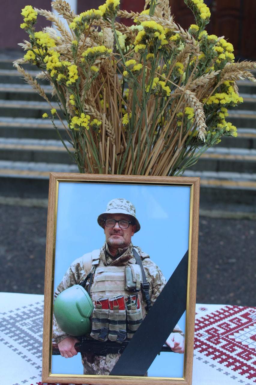 Із загиблим старшим сержантом попрощалися в Суботцівській громаді 