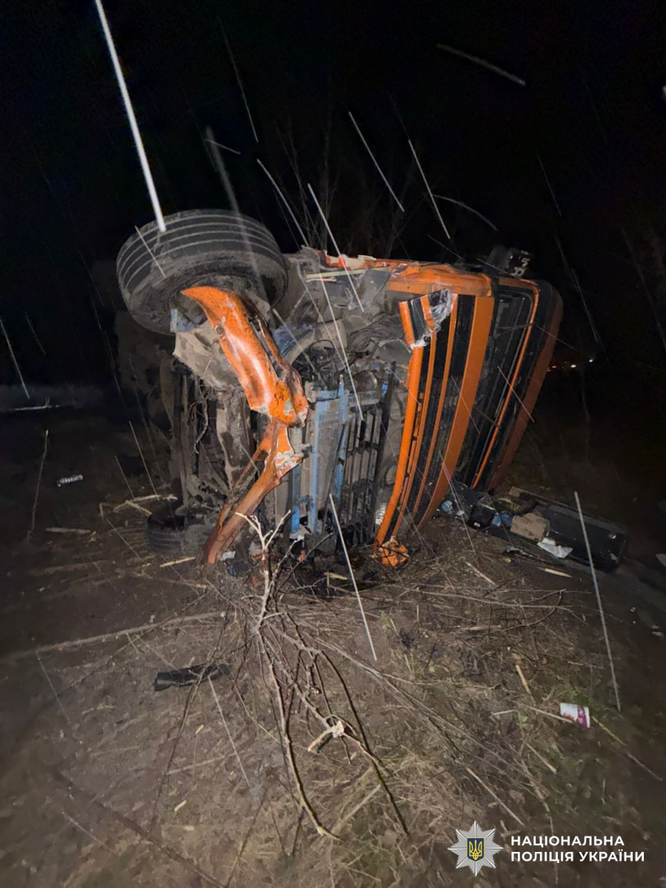 Обох водіїв госпіталізували: правоохоронці повідомили деталі ДТП з вантажівкою на Кропивниччині