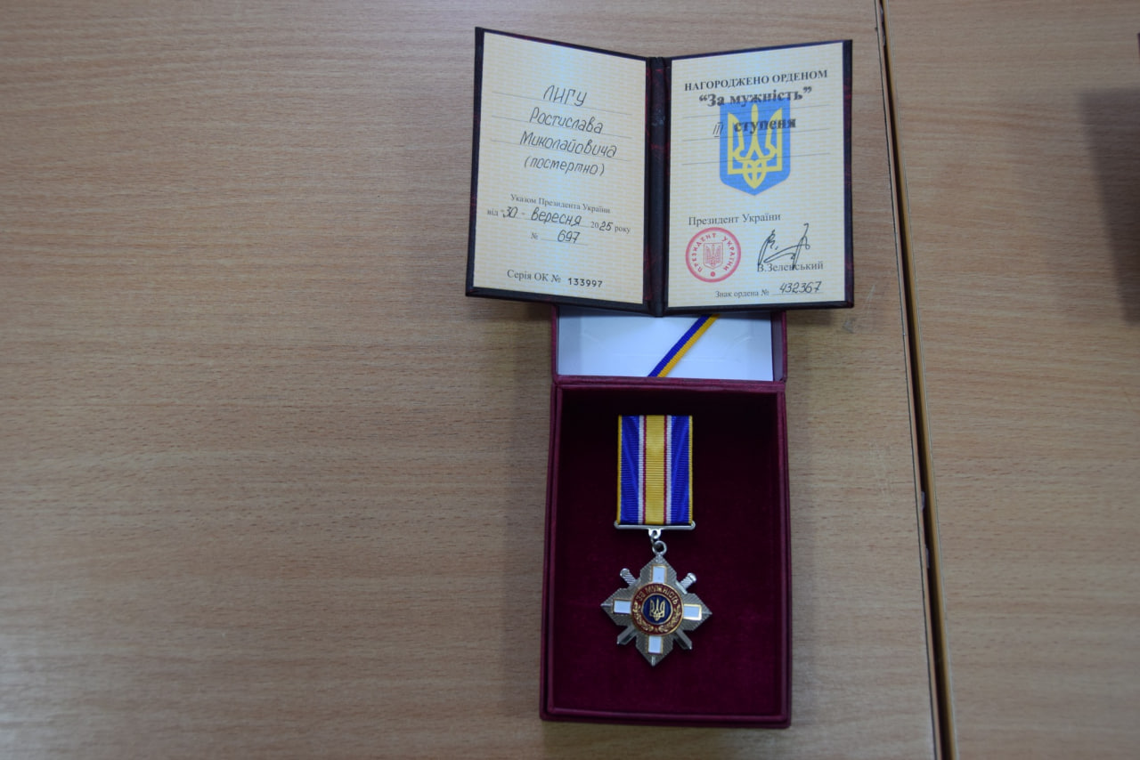 Нагороди загиблих військових вручили їхнім рідним в Петрівській громаді