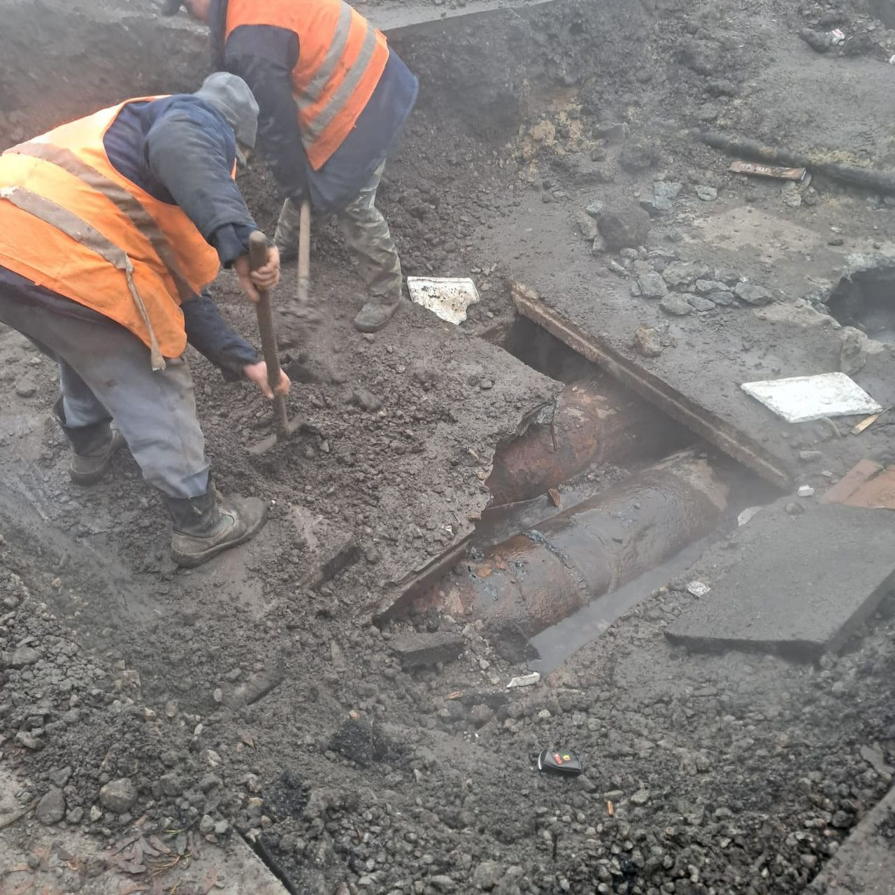 Порив тепломережі у Кропивницькому залишив без опалення понад 80 будинків та соцзаклади