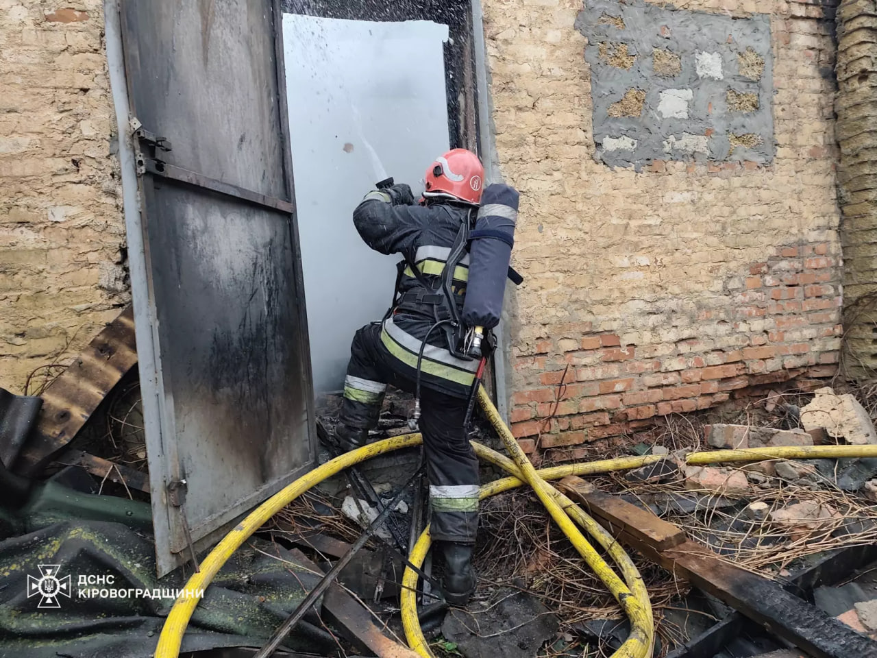 У Новоархангельську горіли кафе та магазин