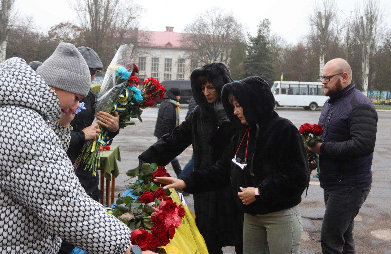 Із загиблим військовим Михайлом Плахотним попрощалися у Світловодську.