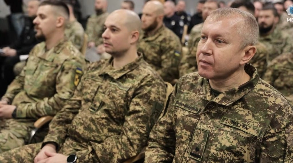 Нагородною зброєю відзначили майора Нацгвардії з Олександрії