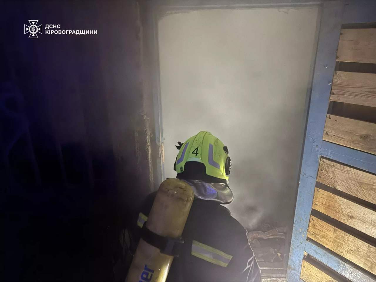 Чоловіка врятували з пожежі на селищі Нове у Кропивницькому
