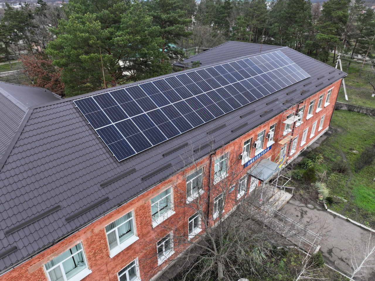 Комунальна сонячна електростанція запрацювала у Приютівській громаді