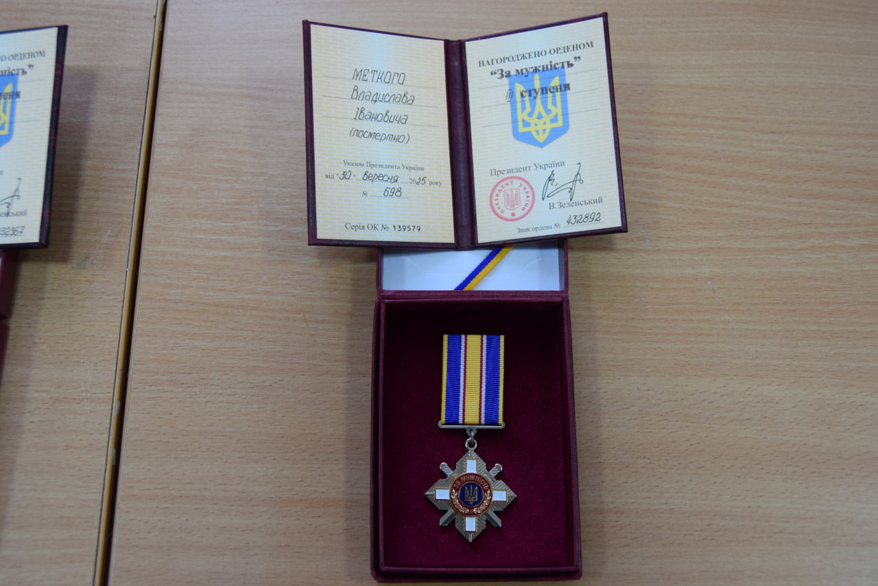 Нагороди загиблих військових вручили їхнім рідним в Петрівській громаді