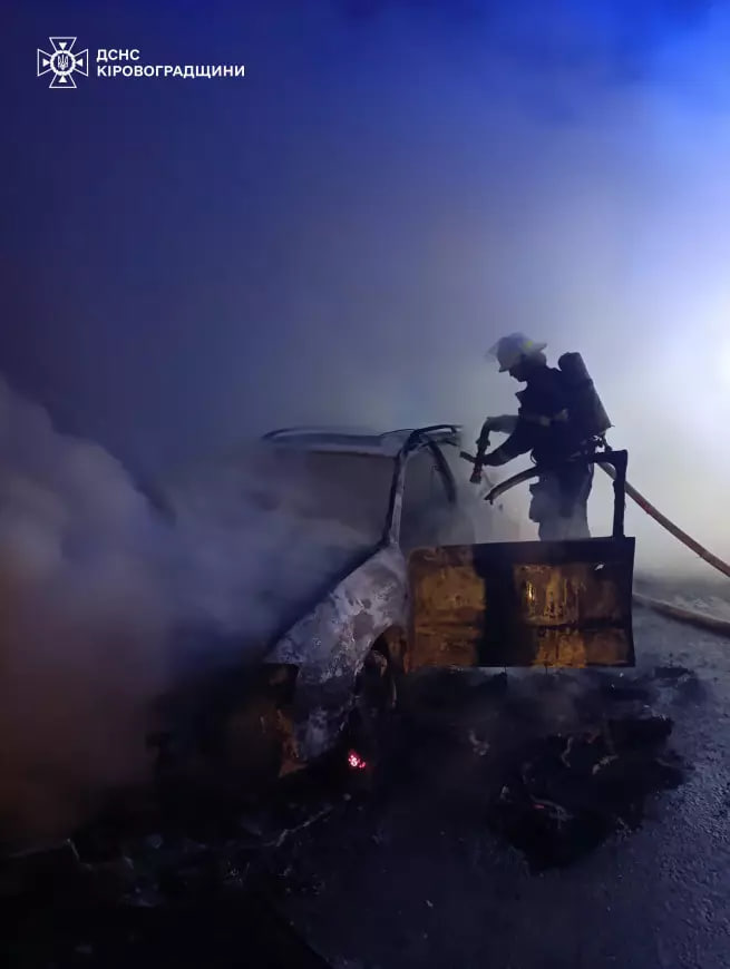 Два легковики та вантажівка згоріли за добу на Кіровоградщині
