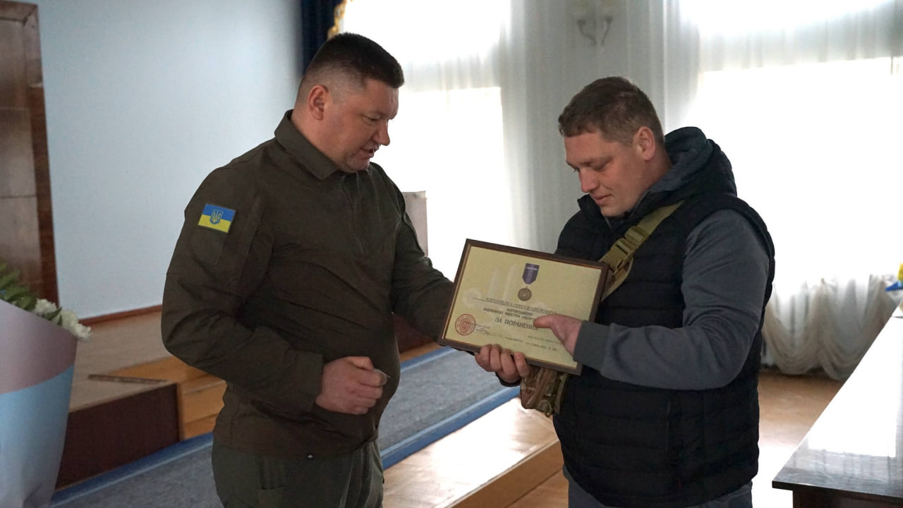 Державні нагороди військовим та рідним загиблих захисників передали на Кіровоградщині