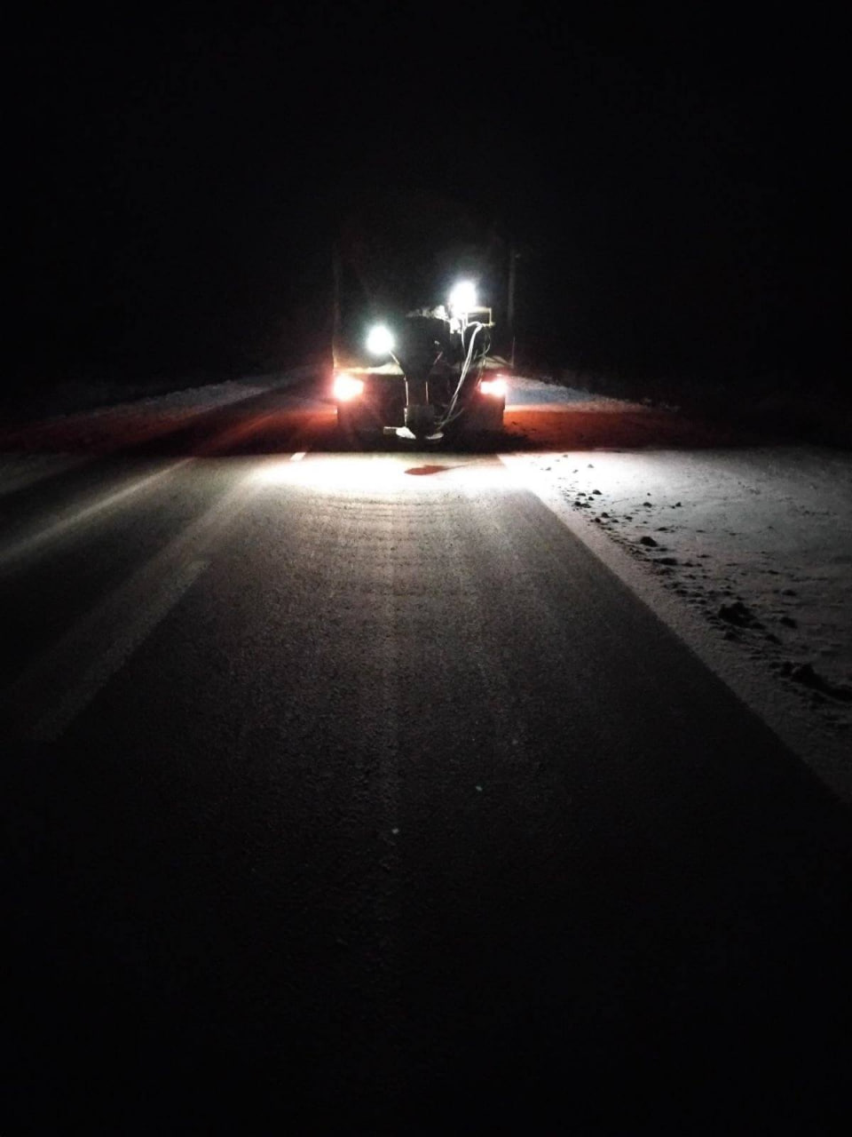 Понад 90 одиниць техніки розчищали дороги Кіровоградщини від снігу