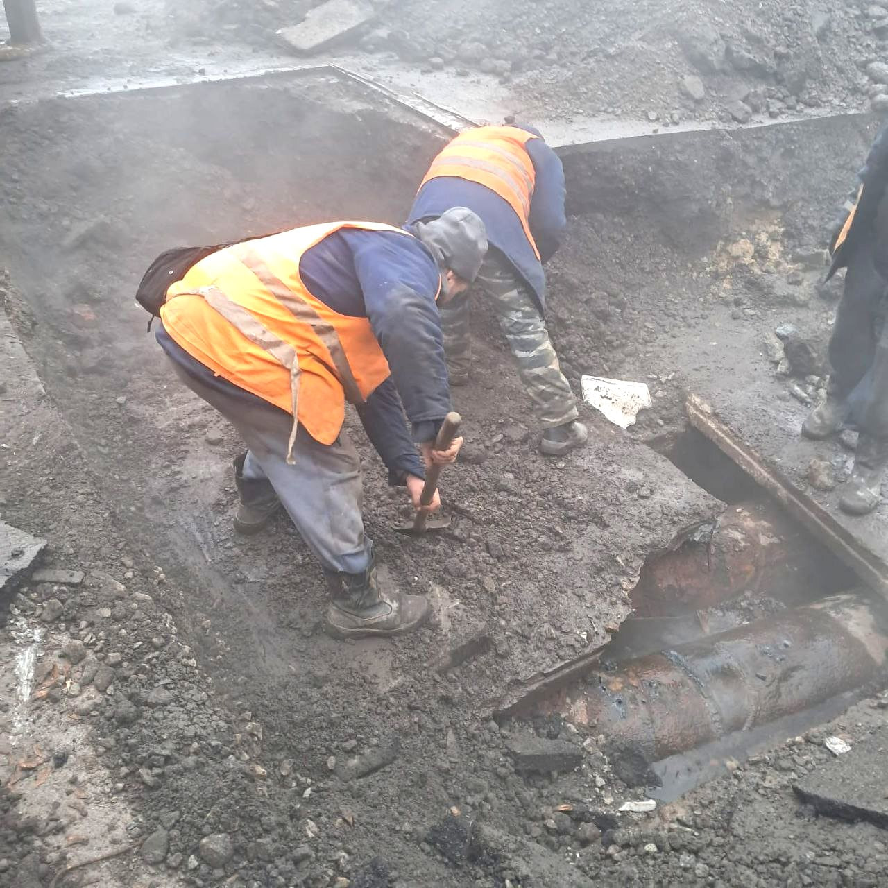 Порив тепломережі у Кропивницькому залишив без опалення понад 80 будинків та соцзаклади