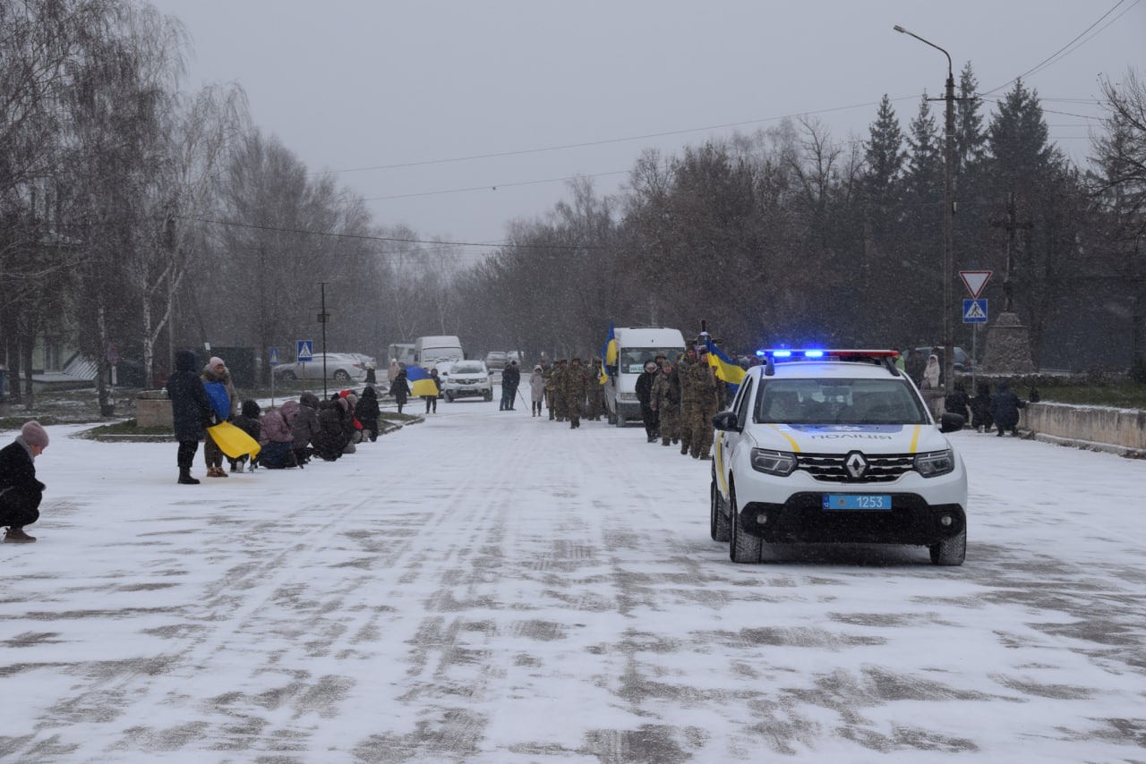 У Петрівській громаді провели в останню путь військового