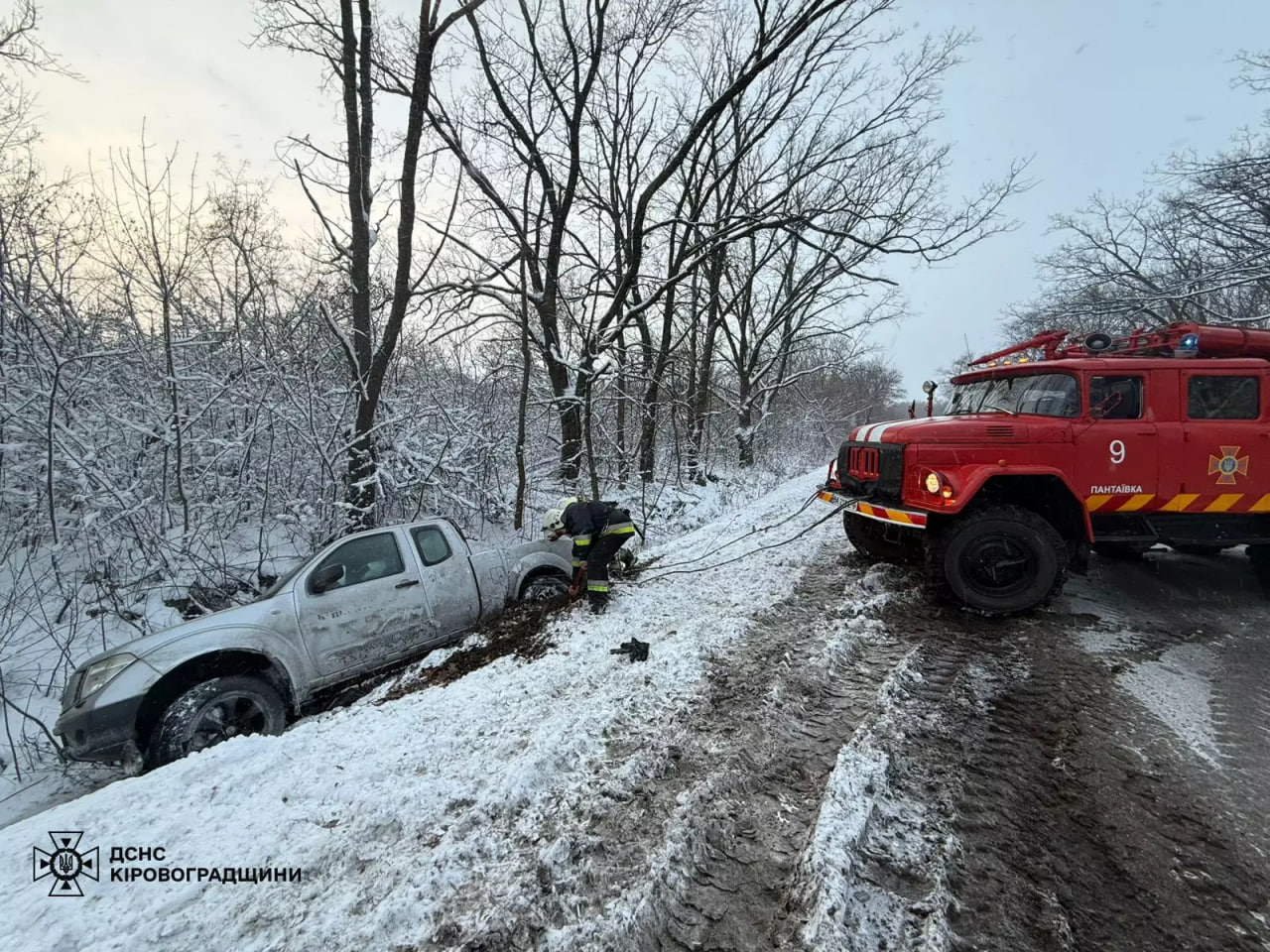 Через погодні умови рятувальники десять разів допомагали водіям на Кіровоградщині