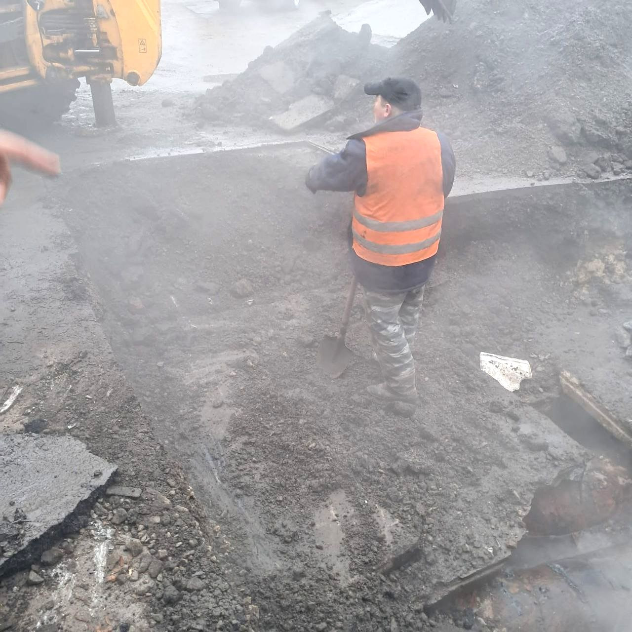 Порив тепломережі у Кропивницькому залишив без опалення понад 80 будинків та соцзаклади