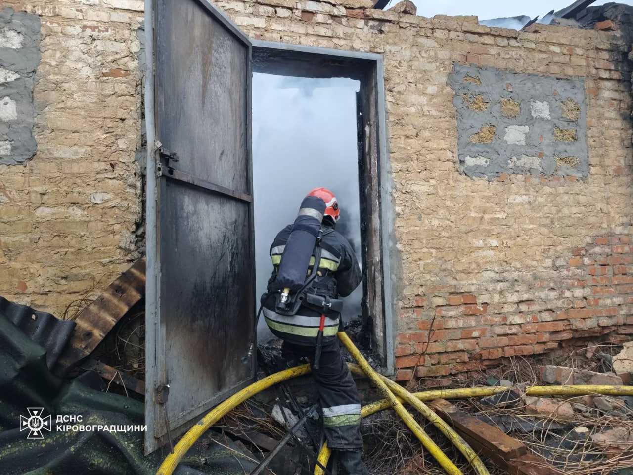 У Новоархангельську горіли кафе та магазин