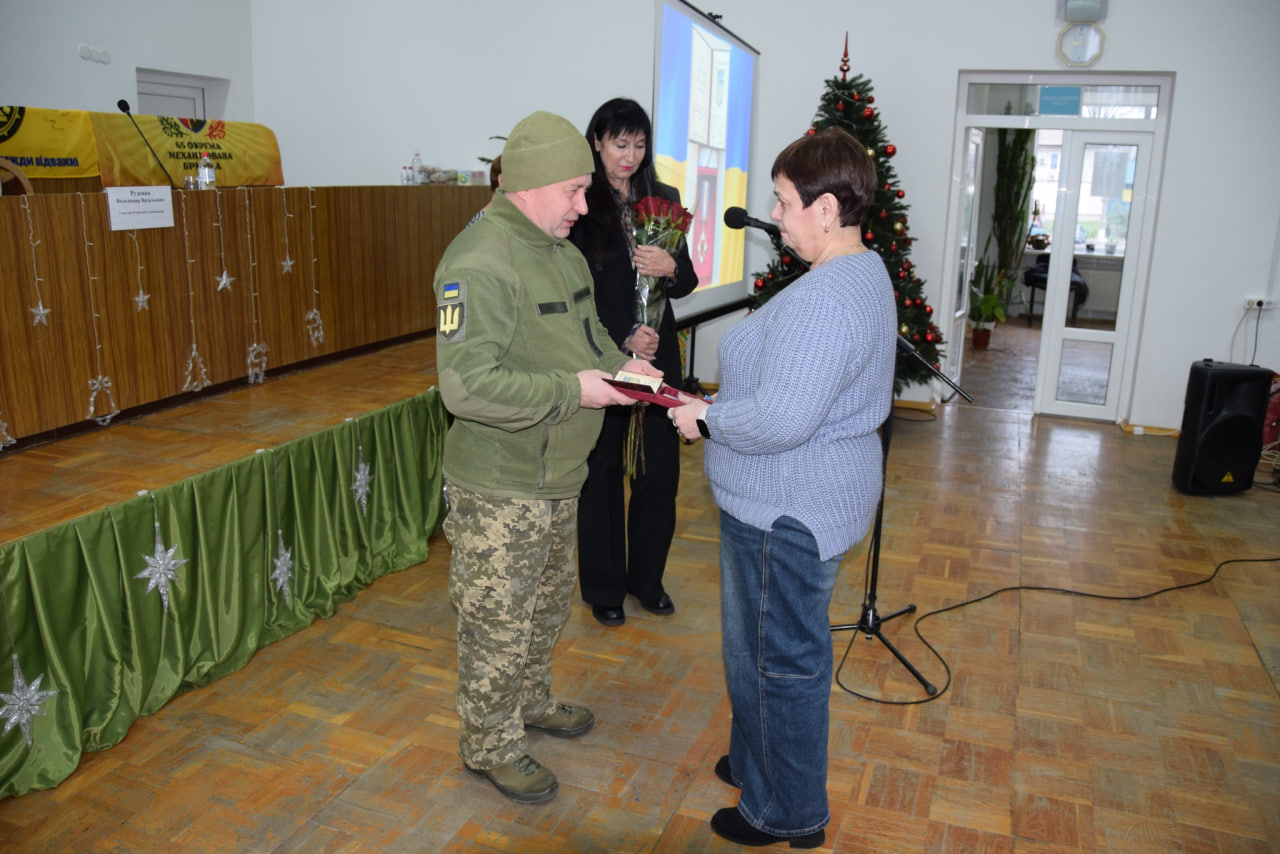Нагороди загиблих військових вручили їхнім рідним в Петрівській громаді