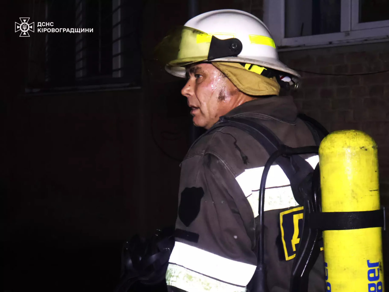 Рятувальники ліквідували пожежу в багатоквартирному будинку Кропивницького