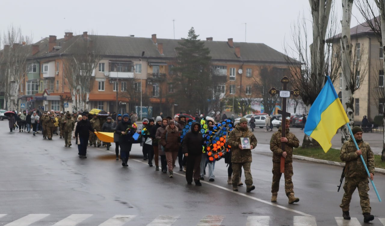 Із загиблим військовим Михайлом Плахотним попрощалися у Світловодську.