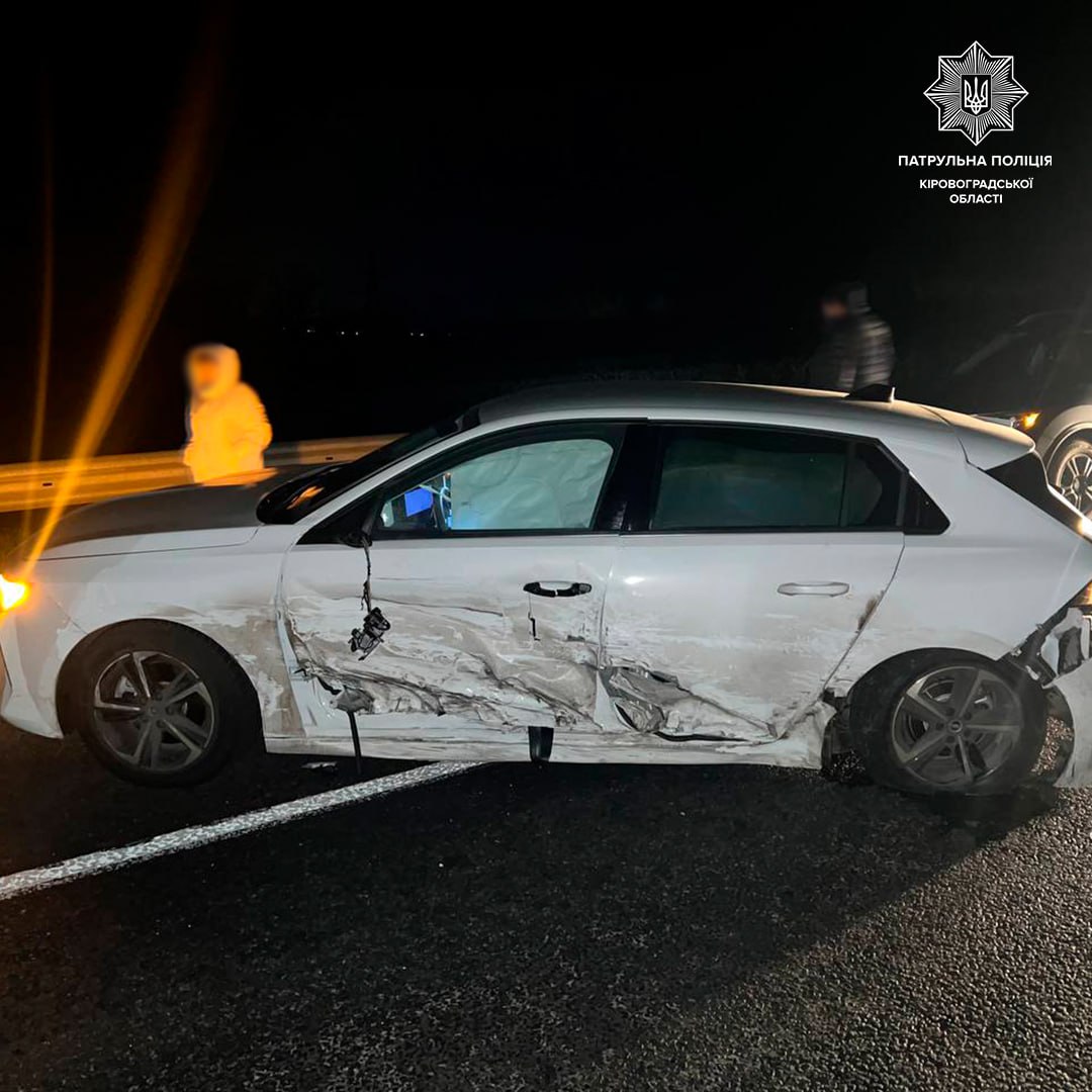 На трасі неподалік Веселого під час невдалого обгону зіткнулися Opel Astra та ЗАЗ Forza.