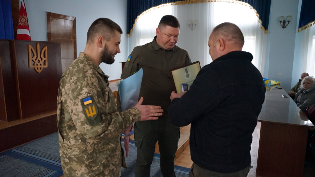 Державні нагороди військовим та рідним загиблих захисників передали на Кіровоградщині