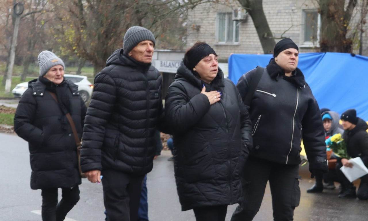 Із загиблим військовим Михайлом Плахотним попрощалися у Світловодську.