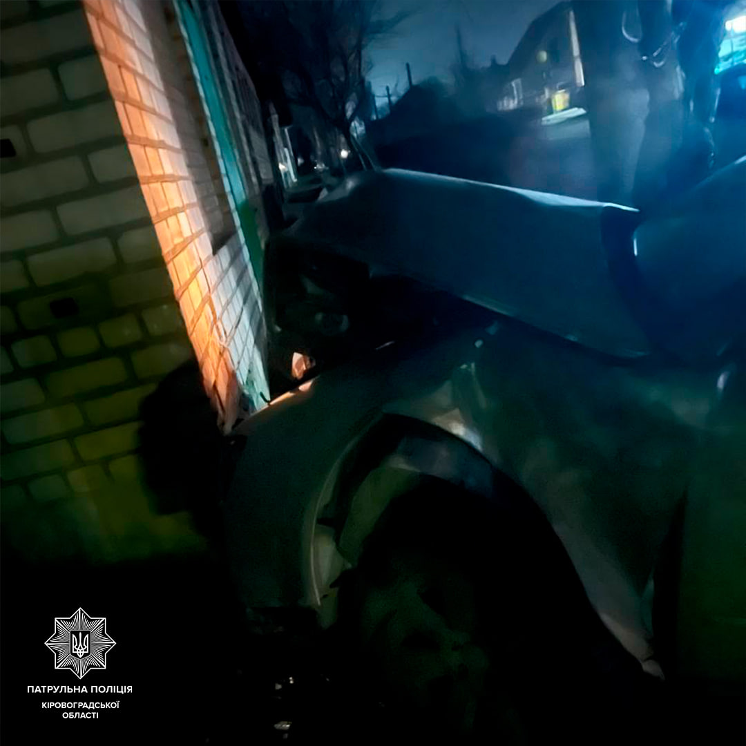 Нетверезий водій в’їхав у паркан в Кропивницькому 