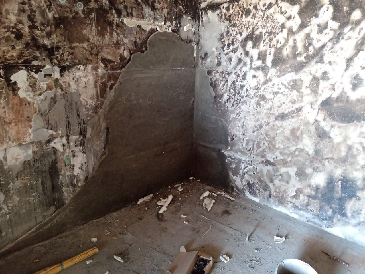 Ушкоджену після обстрілу багатоповерхівку в Долинській відновили