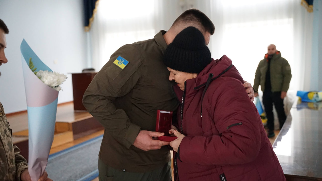 Державні нагороди військовим та рідним загиблих захисників передали на Кіровоградщині