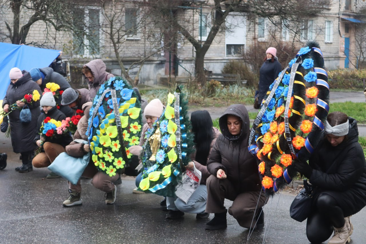 Із загиблим військовим Михайлом Плахотним попрощалися у Світловодську.