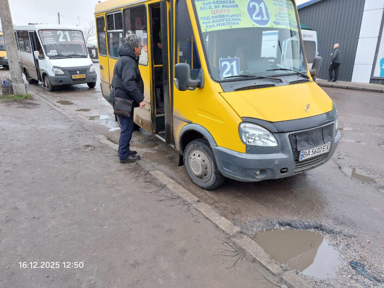 Недійсні паспорти двох маршрутів виявили у перевізника в Кропивницькому