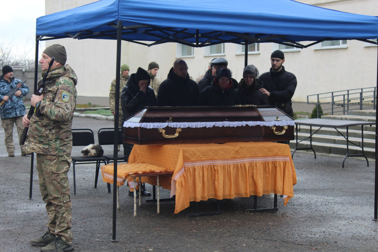 Із загиблим старшим сержантом попрощалися в Суботцівській громаді 