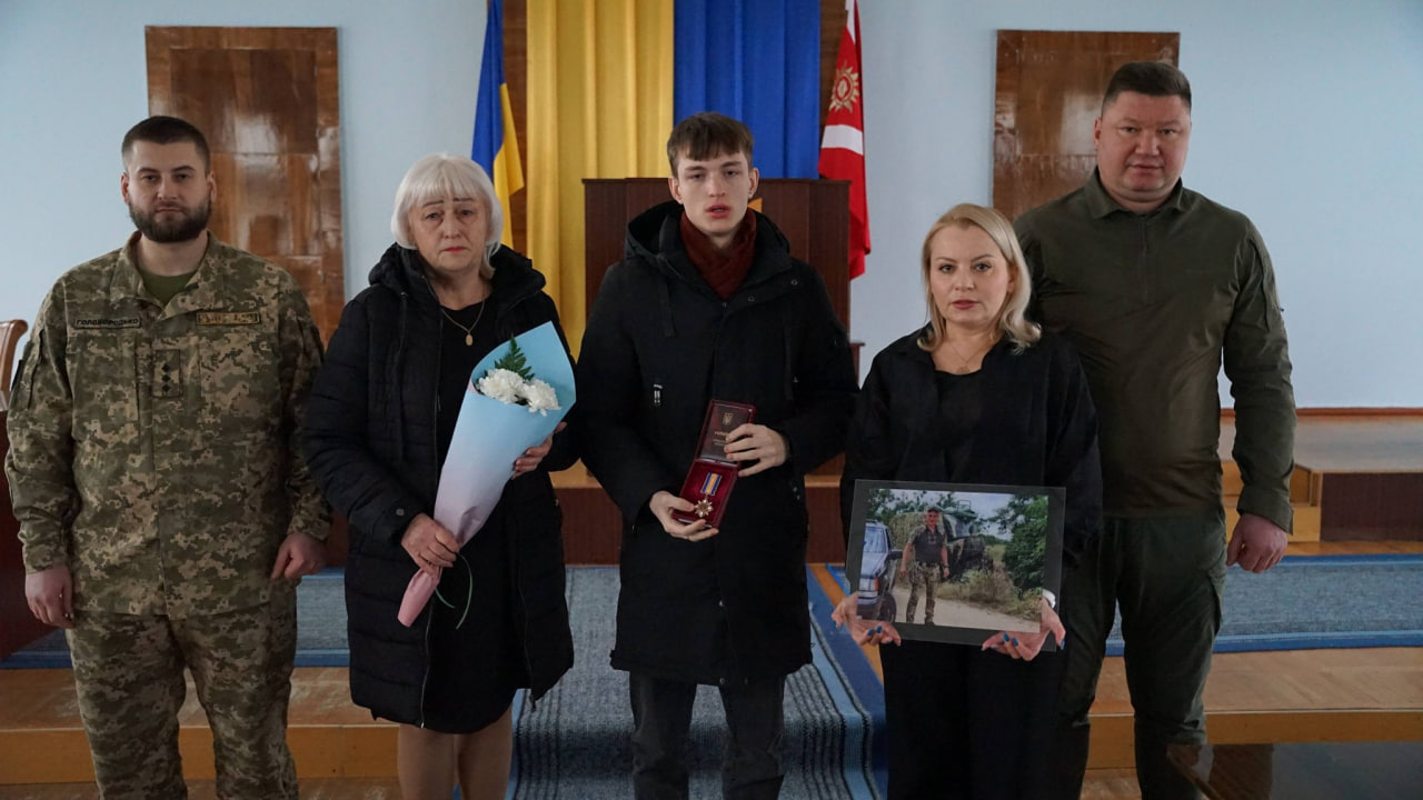 Державні нагороди військовим та рідним загиблих захисників передали на Кіровоградщині