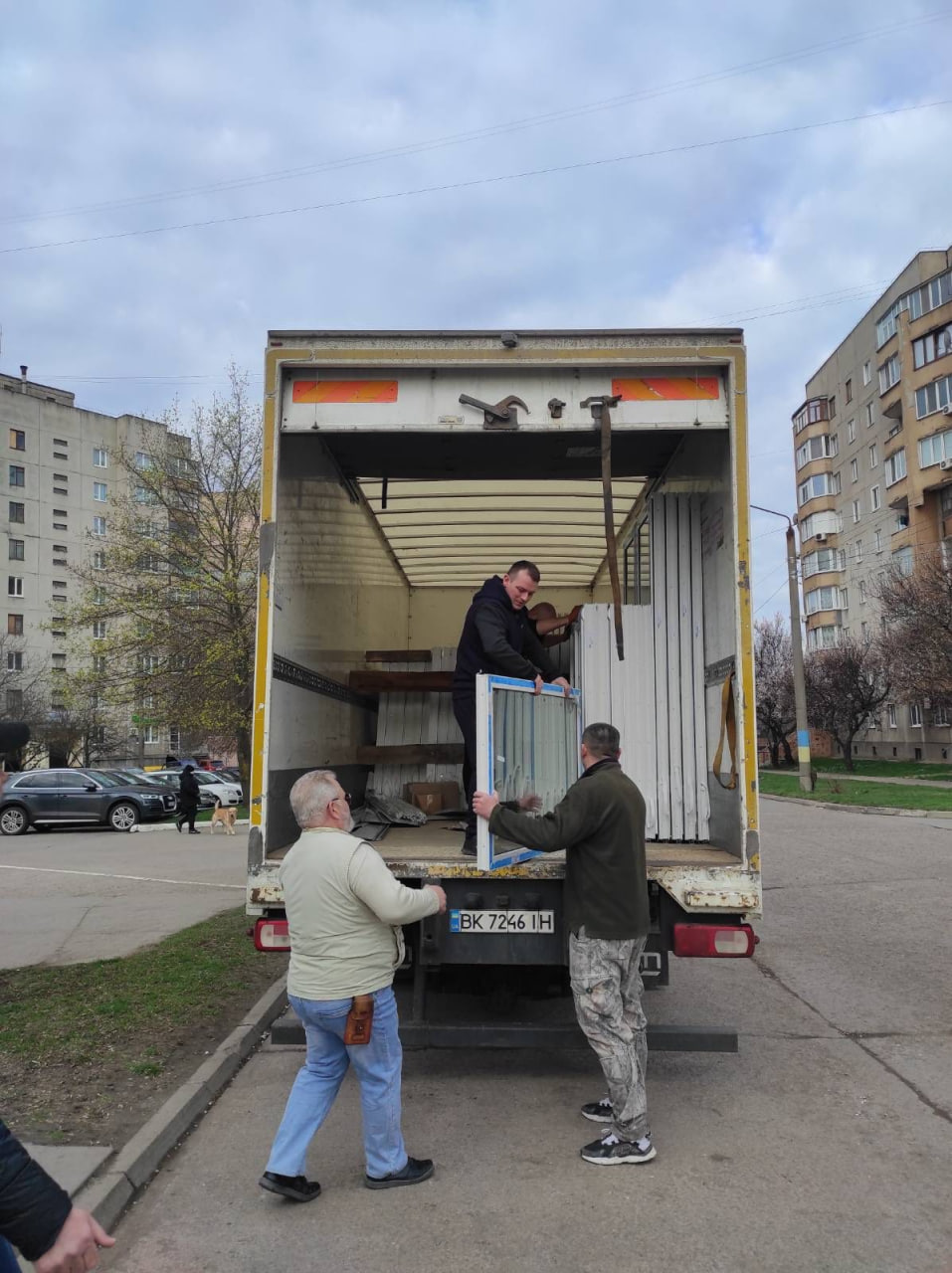 Ушкоджену після обстрілу багатоповерхівку в Долинській відновили
