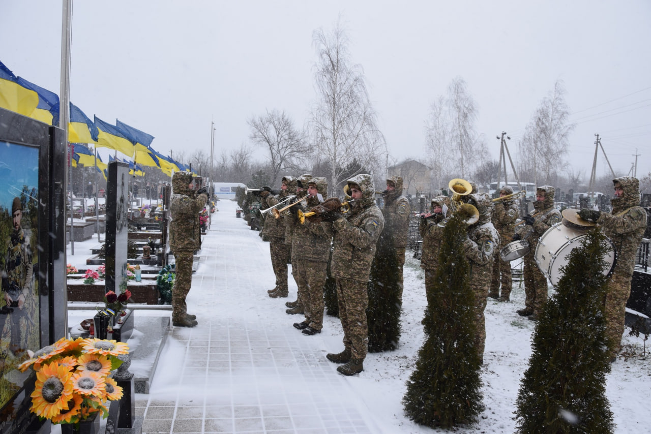 У Петрівській громаді провели в останню путь військового