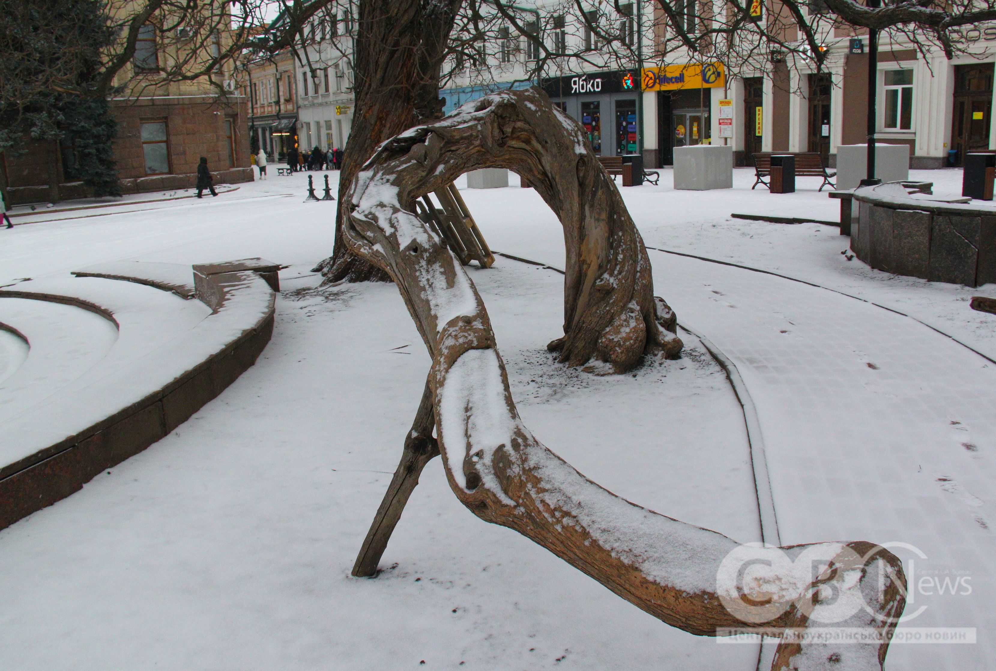 Справжня зима у Кропивницькому: місто засніжило