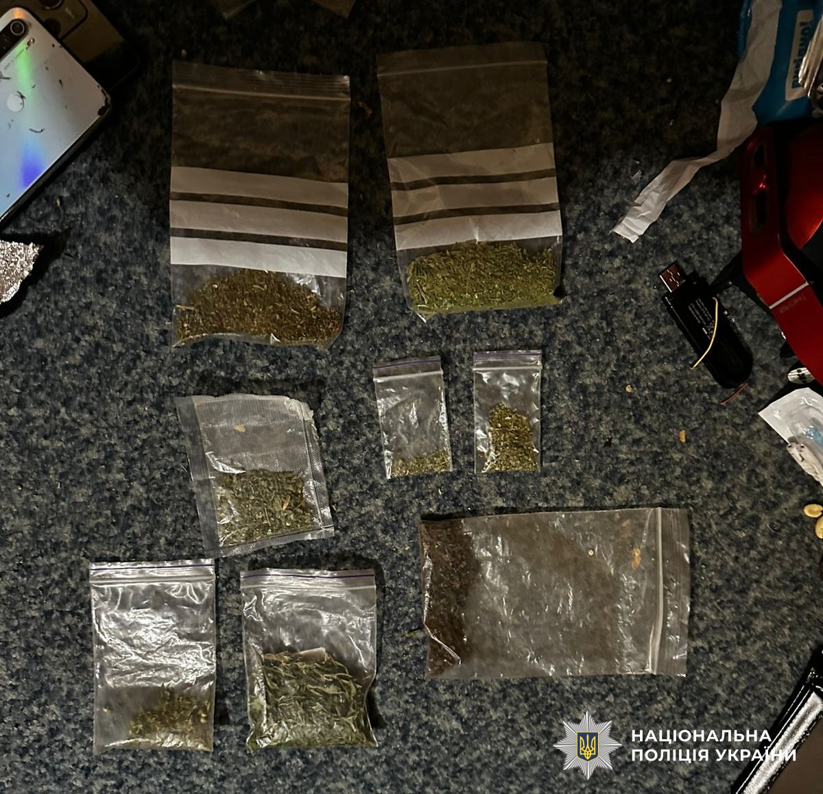Продавав метамфетамін та канабіс: у Світловодську затримали наркозбувача