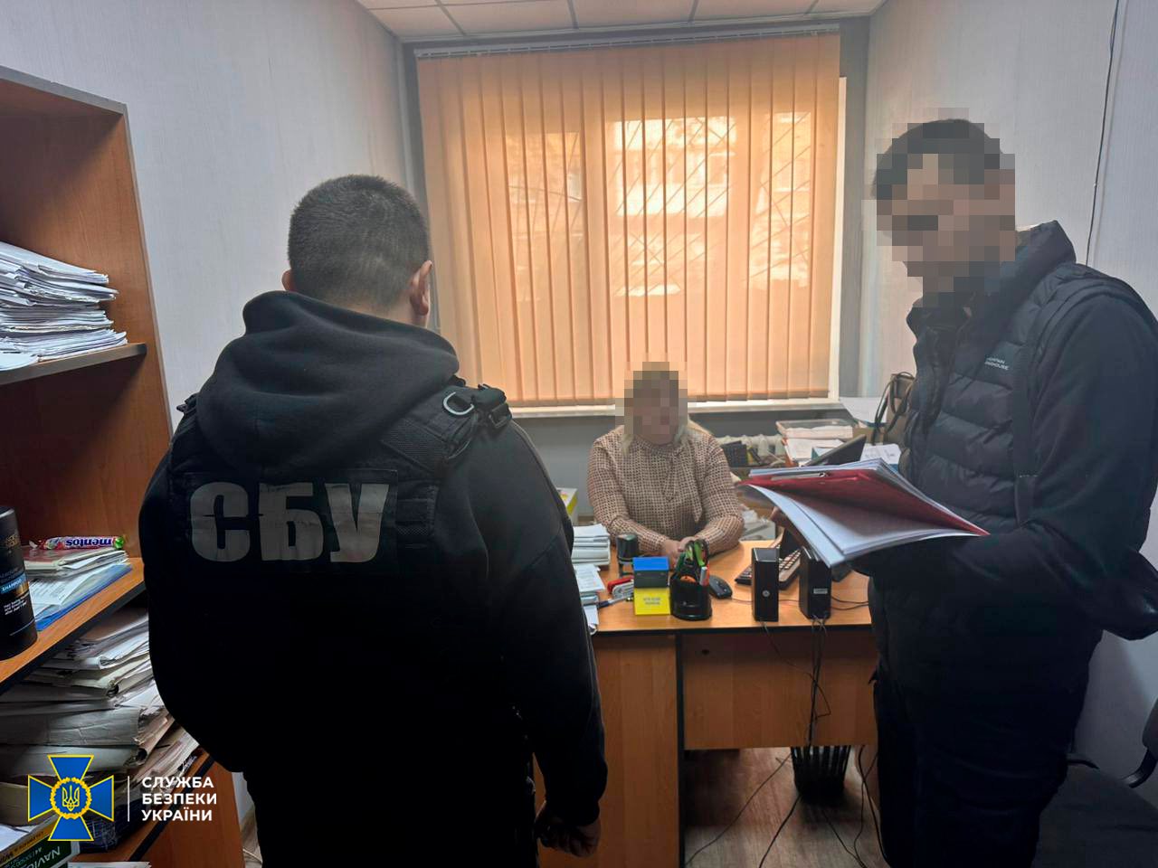 Посадовицю державної виконавчої служби Кіровоградщини підозрюють у хабарництві