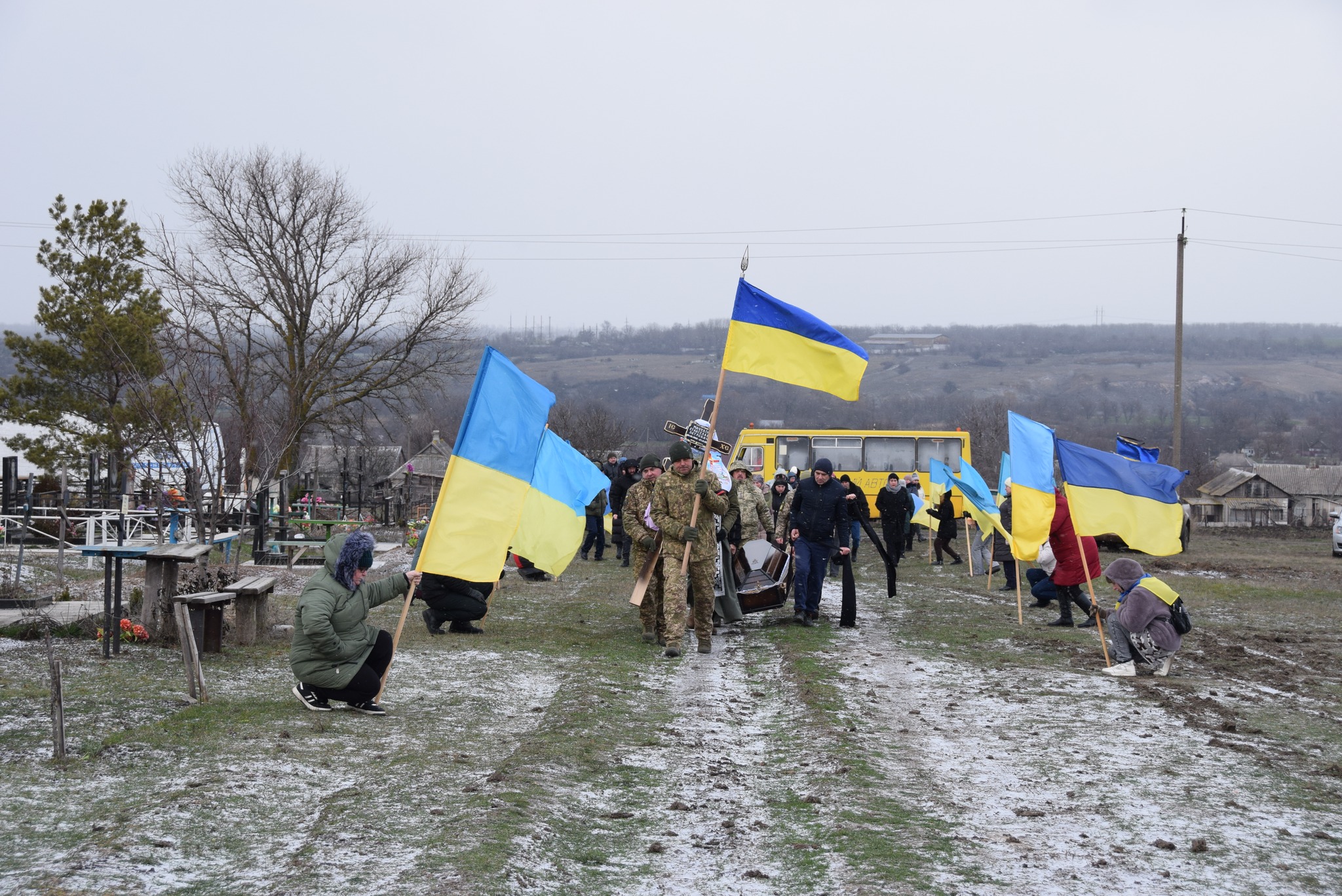 В останню путь провели бійця з Петрівської громади