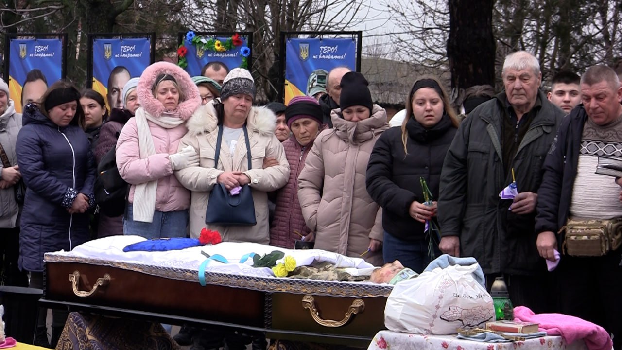 Із загиблим старшим солдатом попрощалися в Петрівській громаді