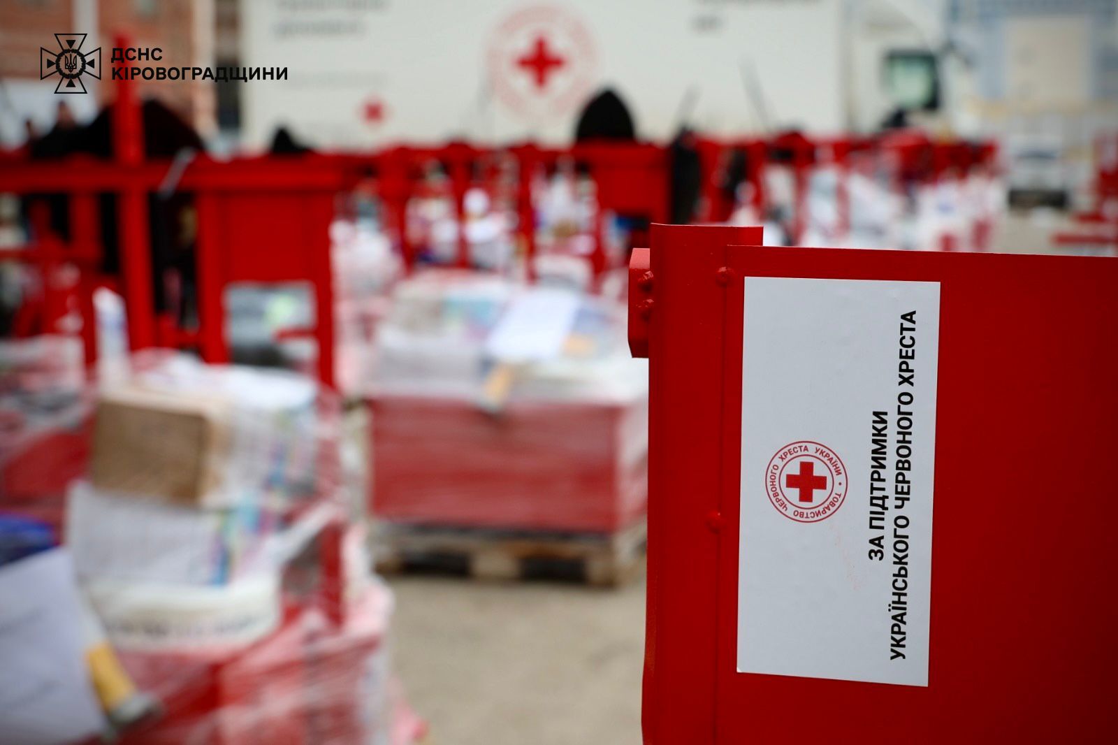 Понад 30 протипожежних наборів передали вогнеборцям Кіровоградщини