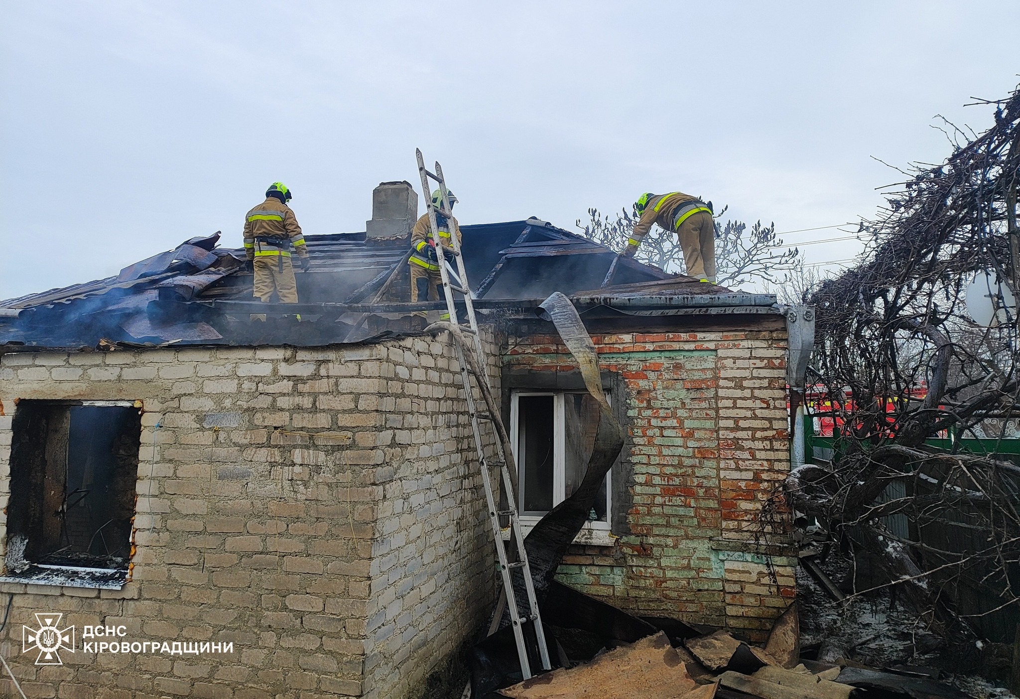 Одна загибла та четверо постраждалих: у Бобринці горів будинок