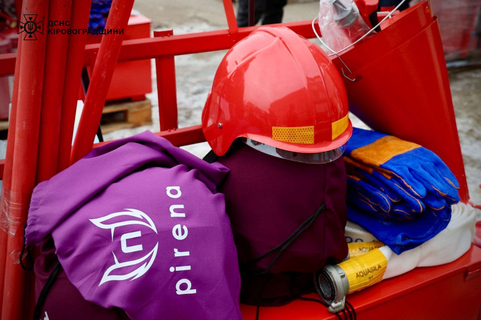 Понад 30 протипожежних наборів передали вогнеборцям Кіровоградщини