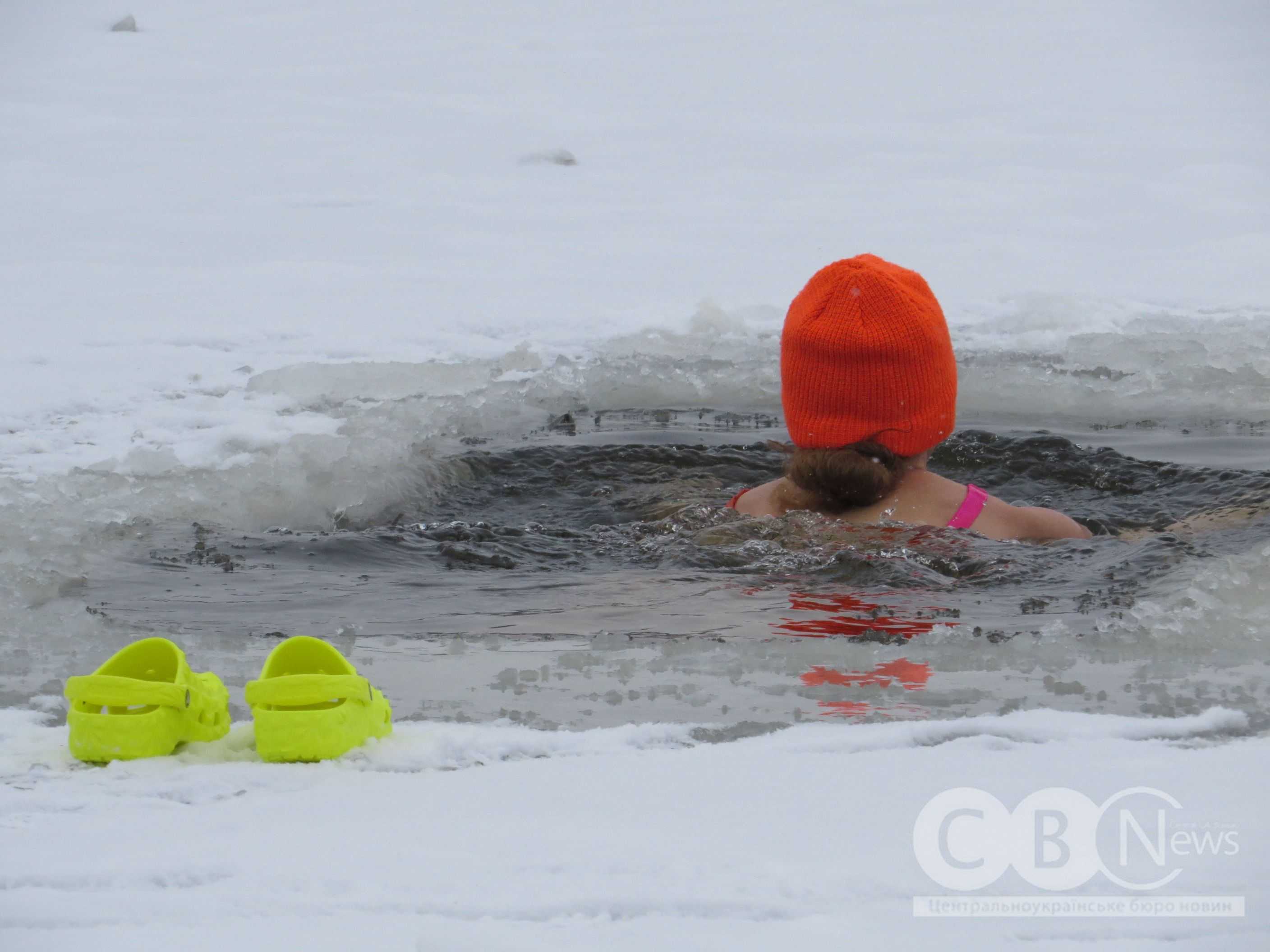 Кропивничанка щотижня занурюється в крижану воду