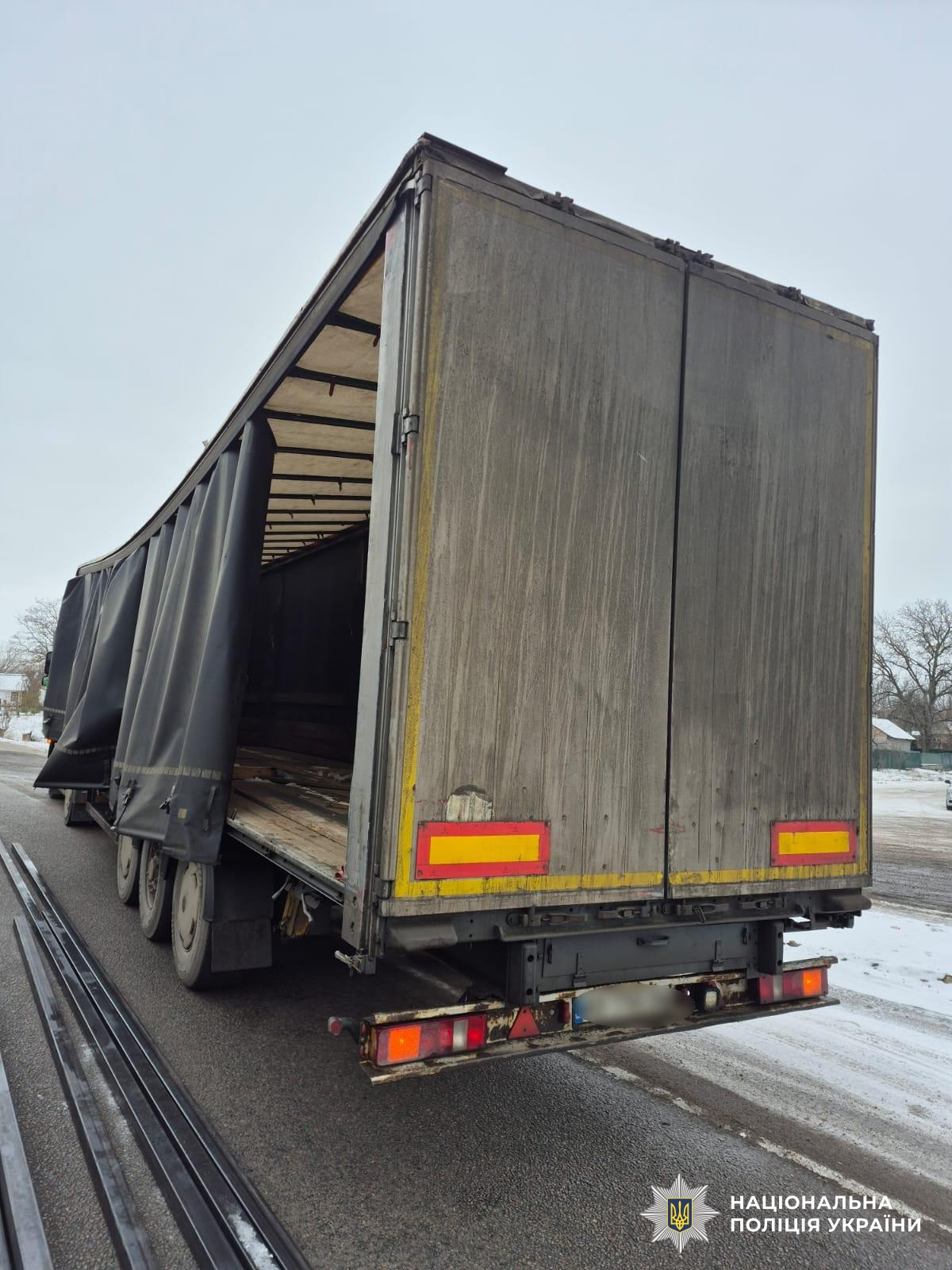 У Новоукраїнському районі вантаж із фури впав на авто: загинув водій