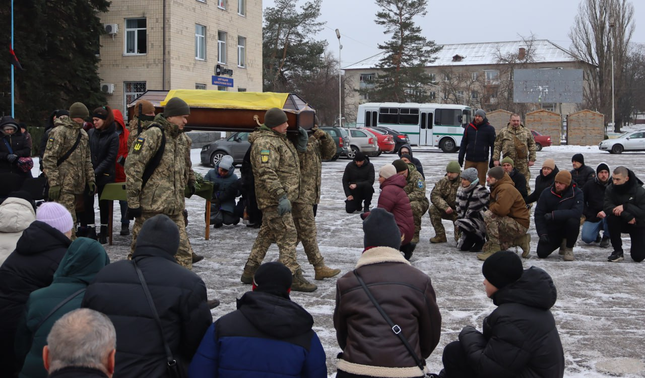У Світловодську провели в останню путь загиблого військовослужбовця Олександра Бєлих