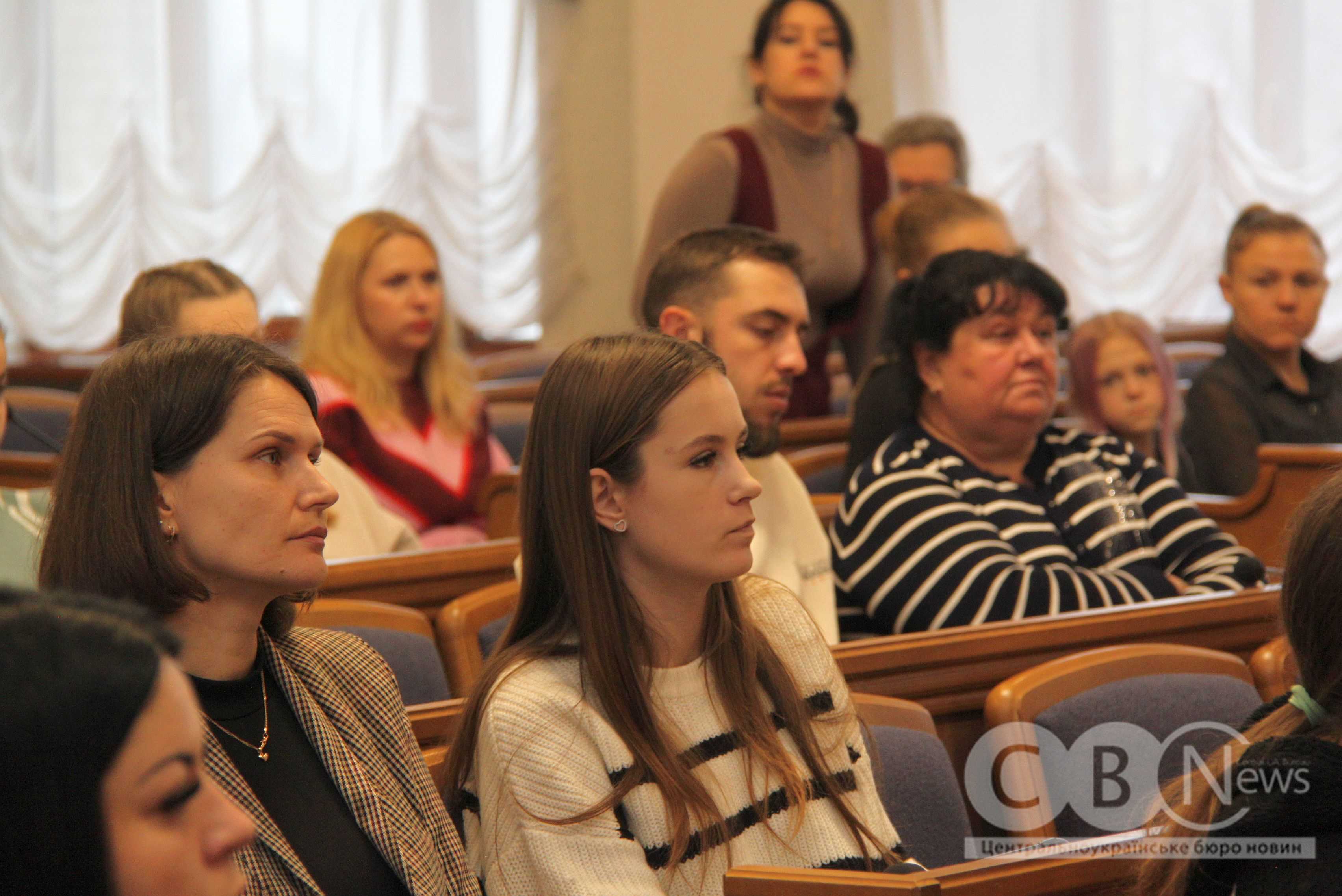 У День пам'яті Героїв Крут у Кропивницькому родинам загиблих і зниклих безвісти захисників вручили державні нагороди