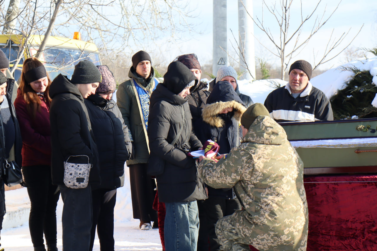 Жителі Онуфріївської громади попрощалися з полеглим захисником Максимом Сичем.