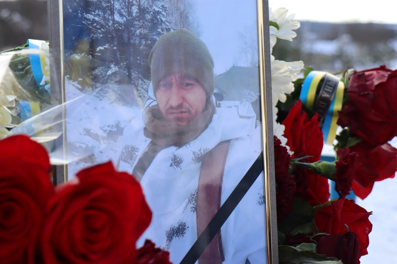 Жителі Онуфріївської громади попрощалися з полеглим захисником Максимом Сичем.