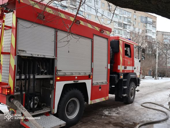 Літню жінку врятували з пожежі у Кропивницькому