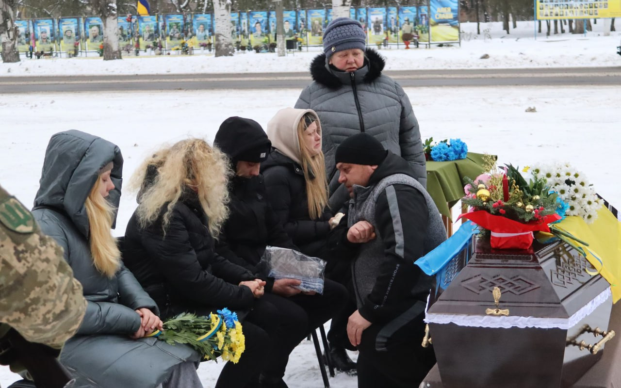 У Світловодській громаді попрощалися із загиблим Денисом Хижняком